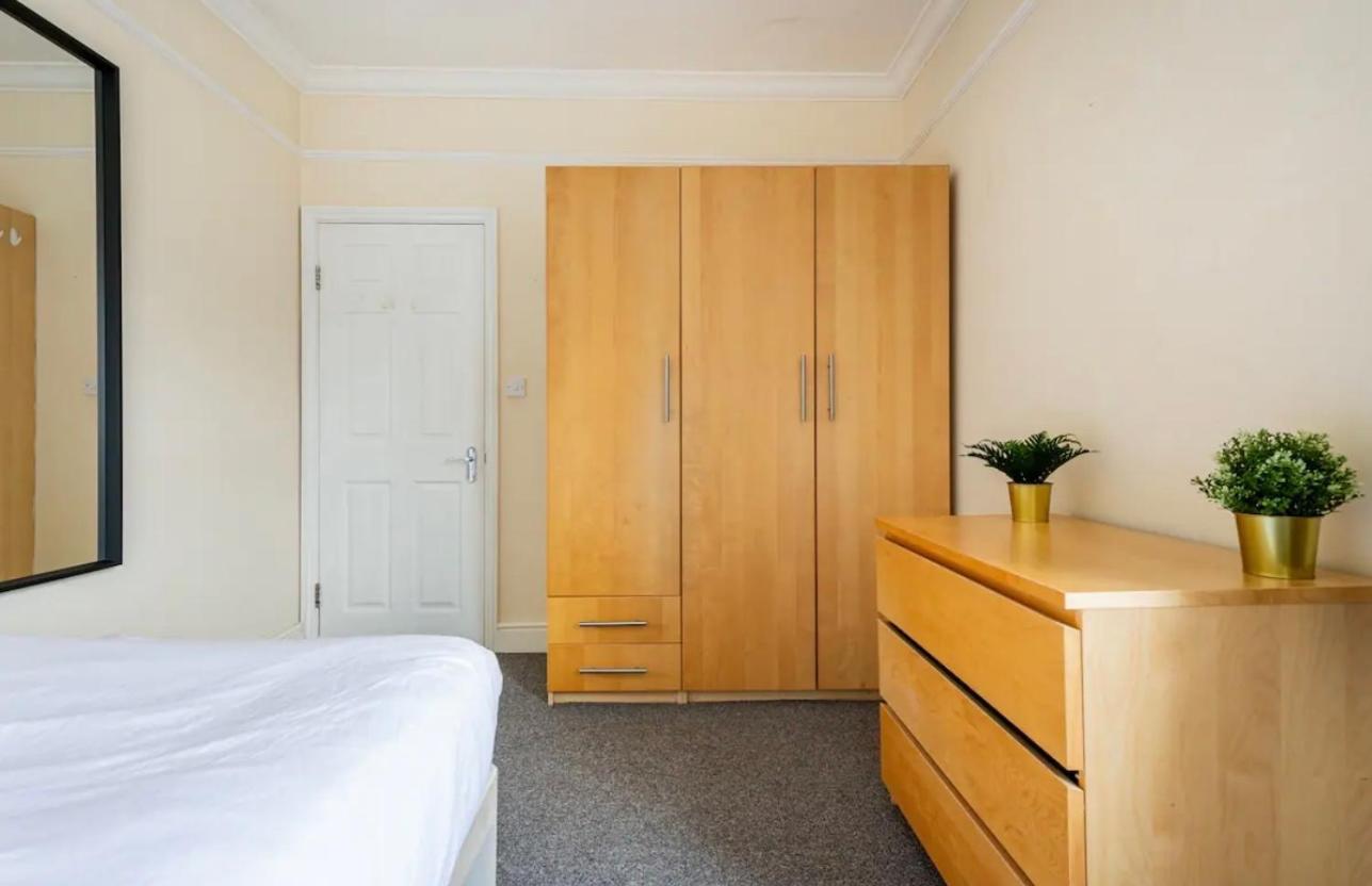Lovely 3-Bed 20 Minutes To Central Лондон Экстерьер фото